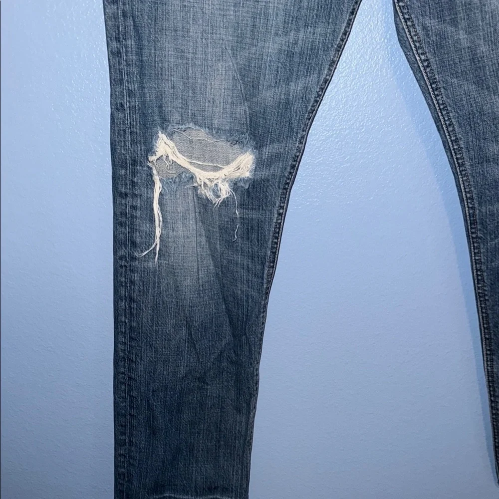 Abercrombie & Fitch Distressed Jeans- size 28/6. Q